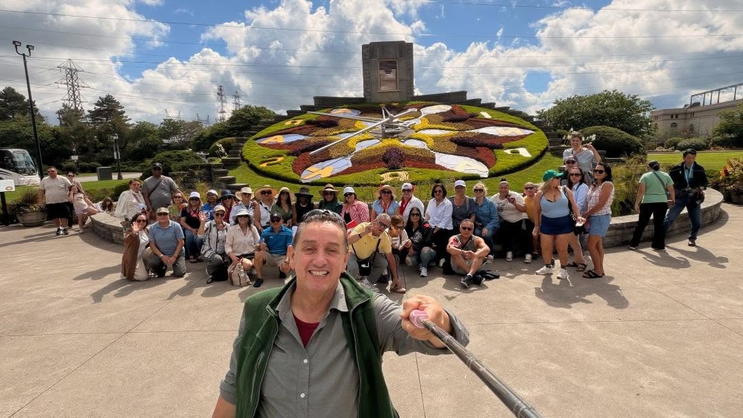 Grupo de una ruta anterior a Niágara publicada por Grand Union Tours en Facebook