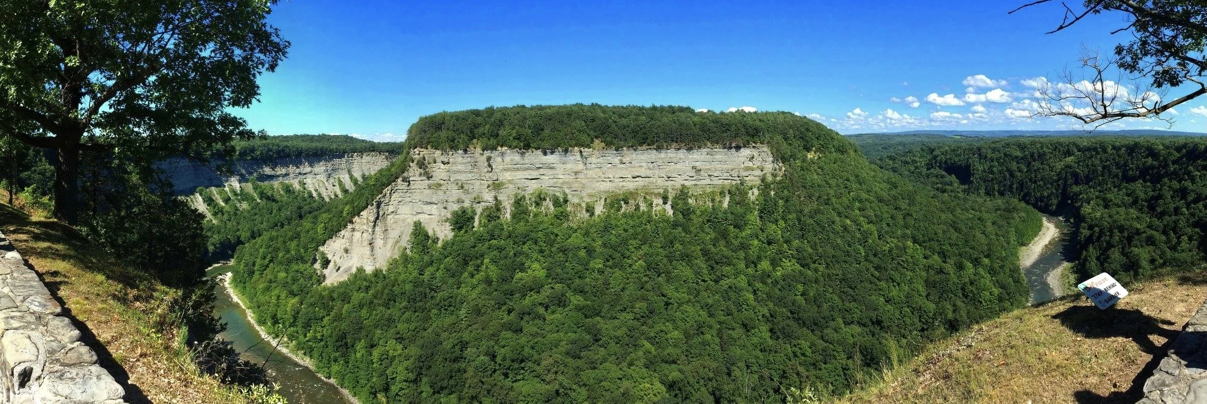 El río Genesee rodea un gran promontorio de roca en Great Bend, en Letchworth